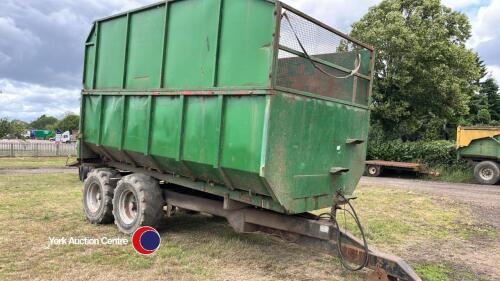 Horn 11T tipping trailer with silage sides