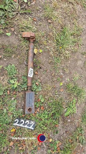 Tractor lifting link arm