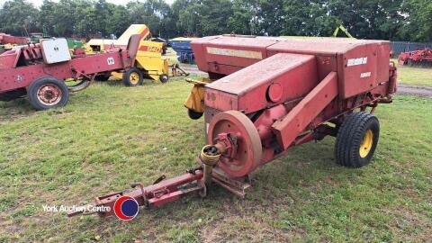 New Holland 276 baler