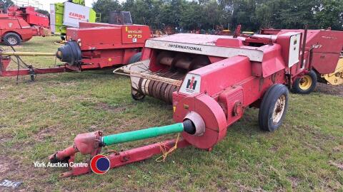 International 440 P/O baler, gwo, manual in office