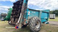 Rolland V2-135 rear discharge muck spreader - 2