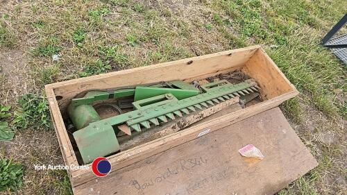 John Deere combine side knife