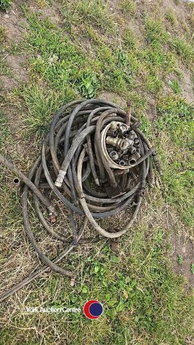 Quantity of hydraulic hose and fittings