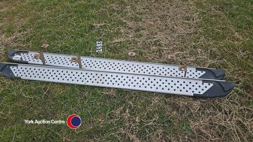 Pair of side steps suit 4 x 4 pick up