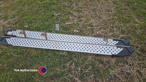 Pair of side steps suit 4 x 4 pick up