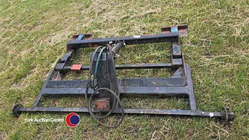 Trailing kit with hydraulic ram and pipes