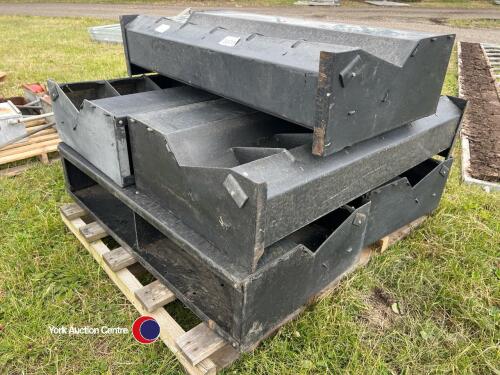 5 x plastic pig troughs