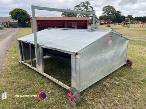 Lamb creep feeder