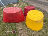Quantity of rubber feed tubs - 3
