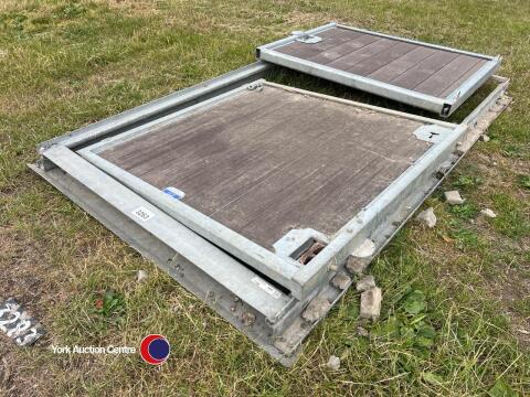 IAE Stable door with external frame,