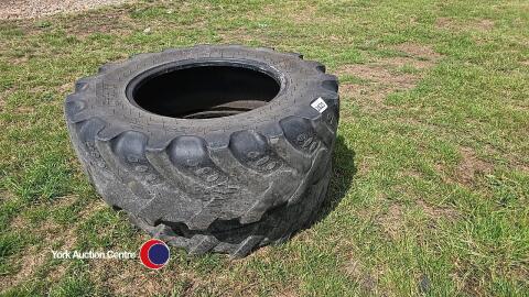 Pair 13.6R24 tyres