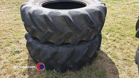 Pair of 480-70 R30 tyres