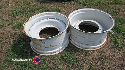 Pair of 15-28 Rims N/H /Case