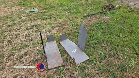 Massey Ferguson 135 / 35 foot plates