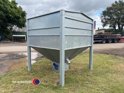 Feed bin