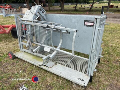 Bateman sheep turn over crate