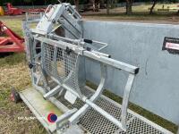 Bateman sheep turn over crate - 5