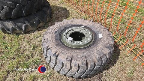 Michelin 325/85 R16 wheel and tyre