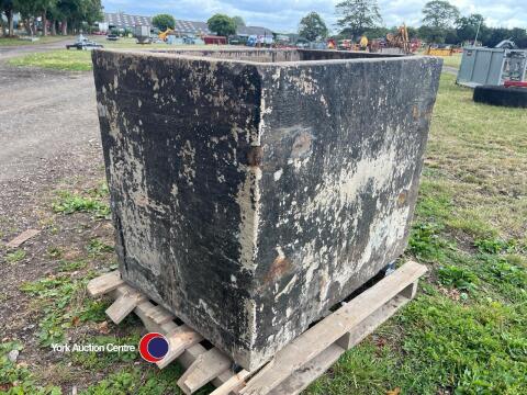 Water trough / butt