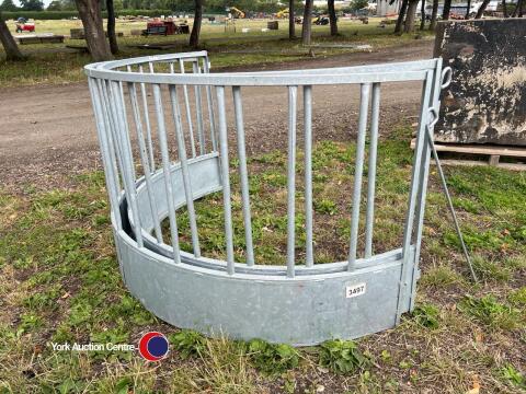 Sheep ring feeder