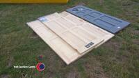 4 doors; 3 internal 1981 x 686 x 35mm, 1 external 1981 x 762 x 44mm - 2