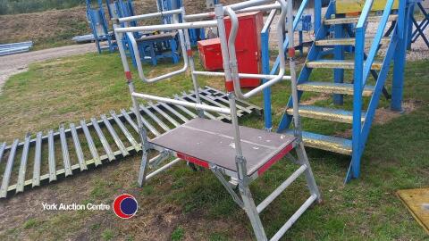 Delta deck stand
