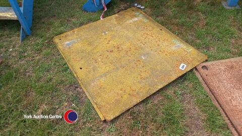 2 x 4ft x 4ft steel road plates