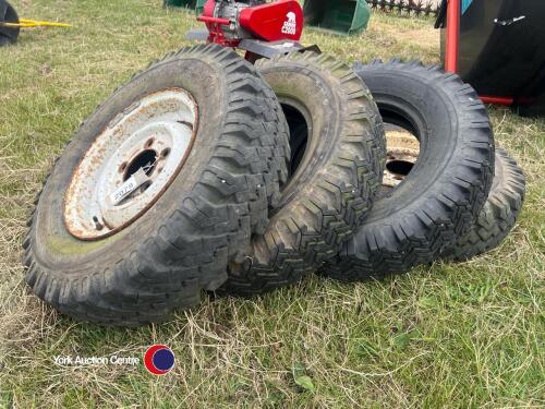 4 x Land Rover 750 - 16 wheels