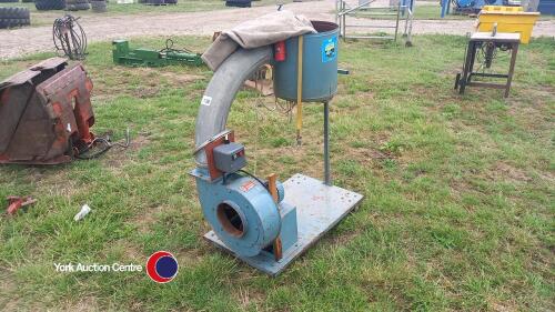 Dust extractor