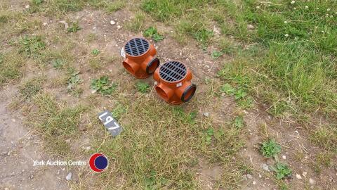 2 drainage compact gully's 100mm diam
