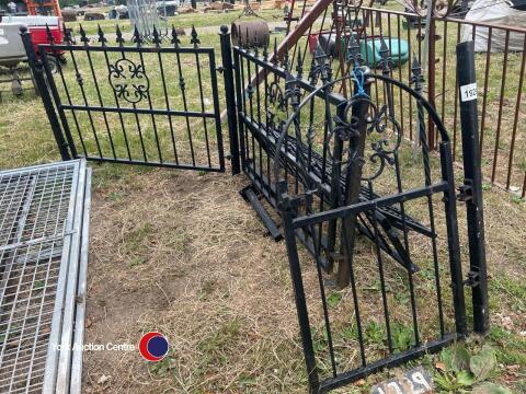 Quantity of metal railings and gate