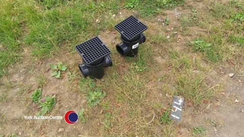 2 drainage compact gully's 100mm diam