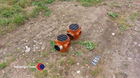 2 drainage compact gully's 100mm diam