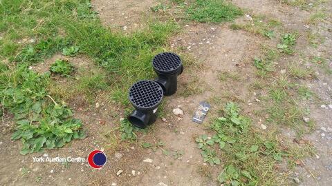 2 drainage compact gully's 100mm diam