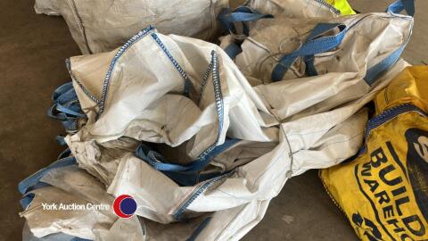 5 x 1T bulk bags with spout bottom