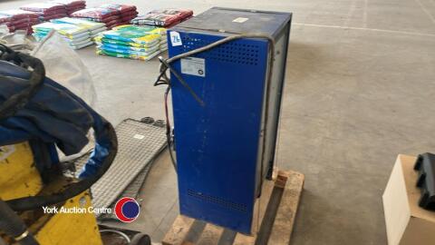 Hawker 8TSE charger