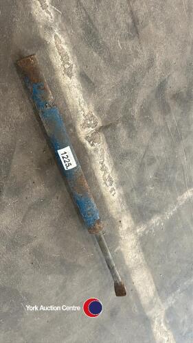 Heavy duty tyre bead braker