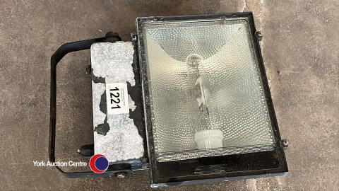 Yard floodlight