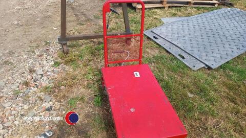 Clarke hydraulic lifting table