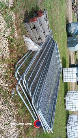 15 Heras fencing panels c/w feet and clips