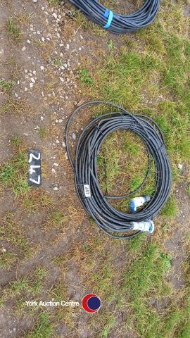 Large quantity of armoured cable with plugs