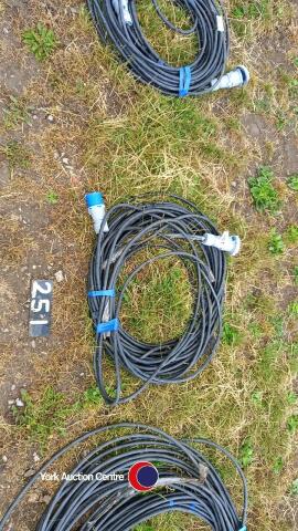 Large quantity of armoured cable with plugs