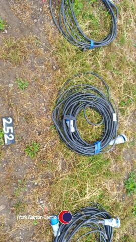 Large quantity of armoured cable with plugs