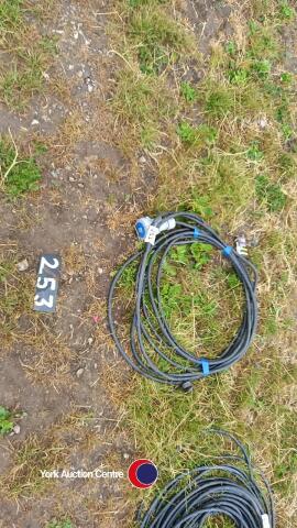 Large quantity of armoured cable with plugs