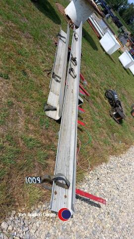 2 x alloy delivery pipe carriers with brackets