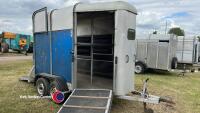 Horse box trailer with divider and front unloading door.