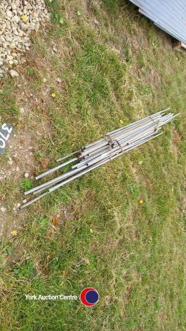 Various lengths galvanised tube, approx 5-7ft