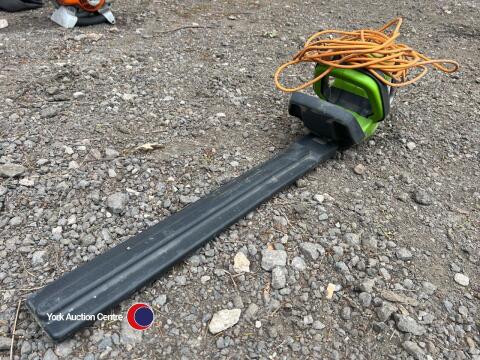 Electric hedge cutter