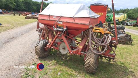 Accord 4m corn drill