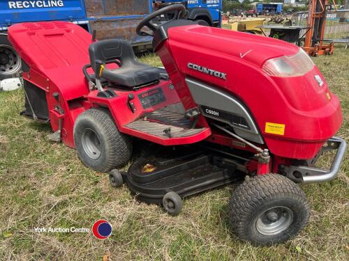 Countax C600H lawnmower with powered collector, key in office